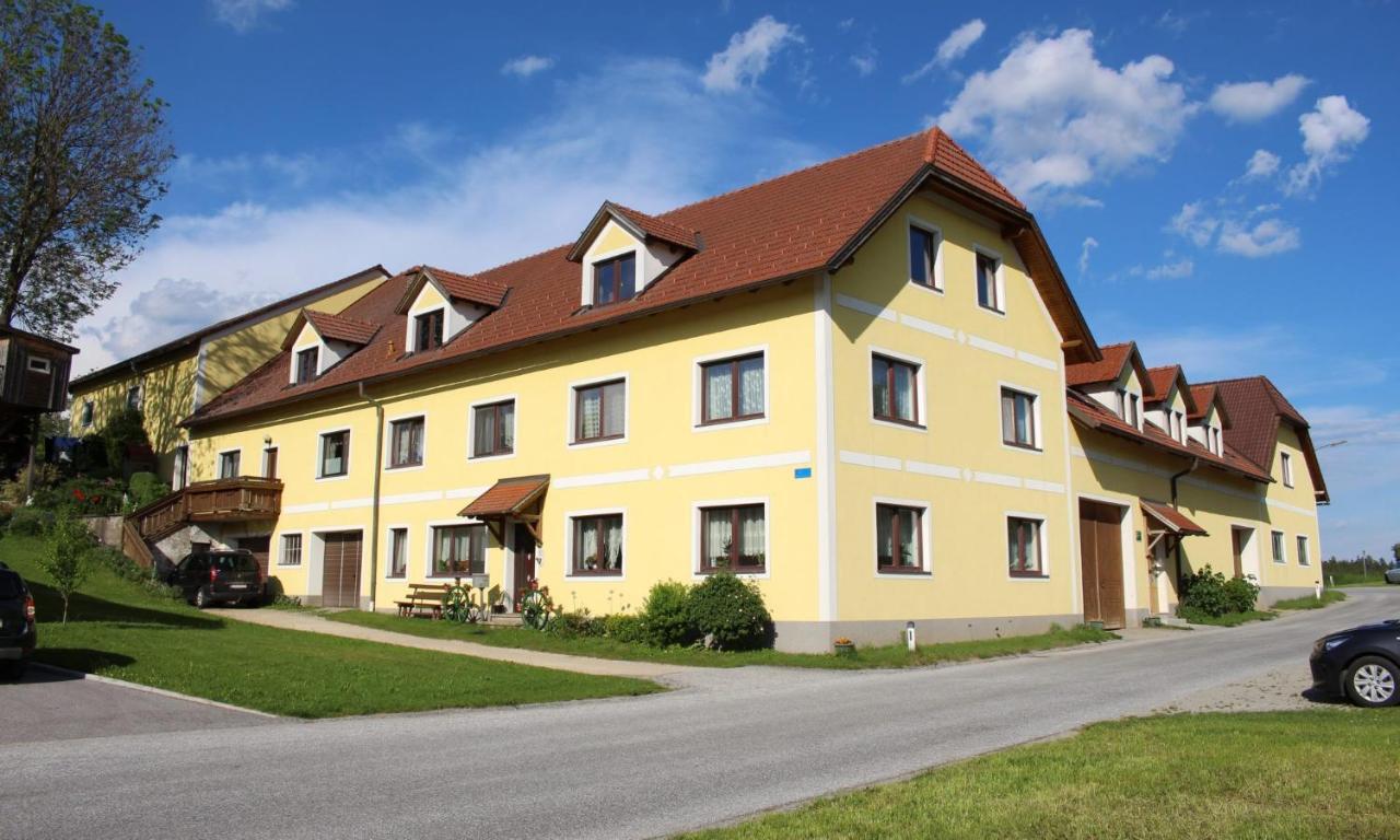 Urlaub Am Bauernhof Weichselbaum Apartment Schloss Rosenau Exterior foto